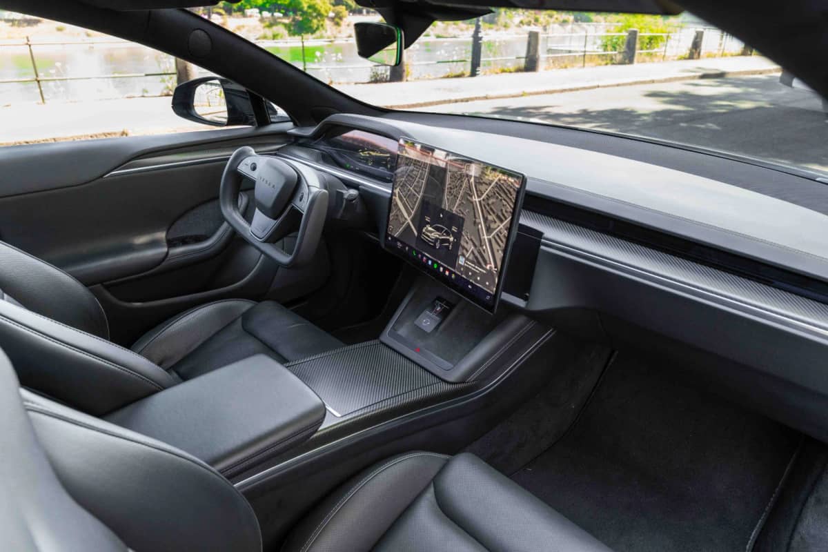 080702026 Tesla-Schwarz-5.webp
