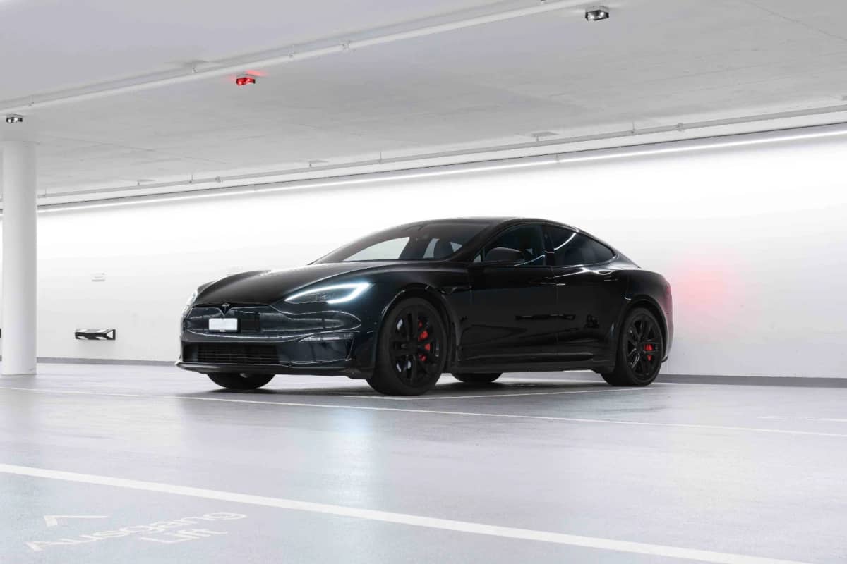 Tesla Model S Plaid Track Pack Black-4.webp