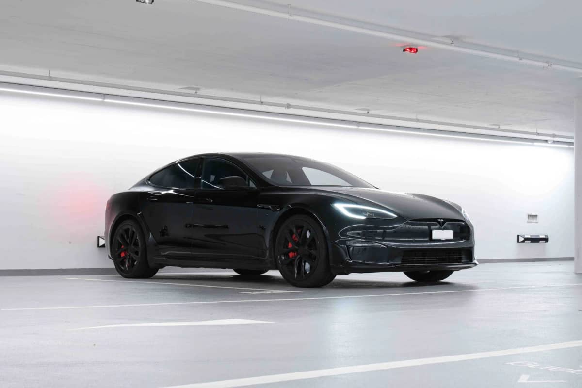 Tesla Model S Plaid Track Pack Black-5.webp