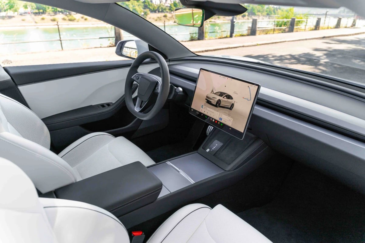 08072026 Tesla-Weiss-5.webp