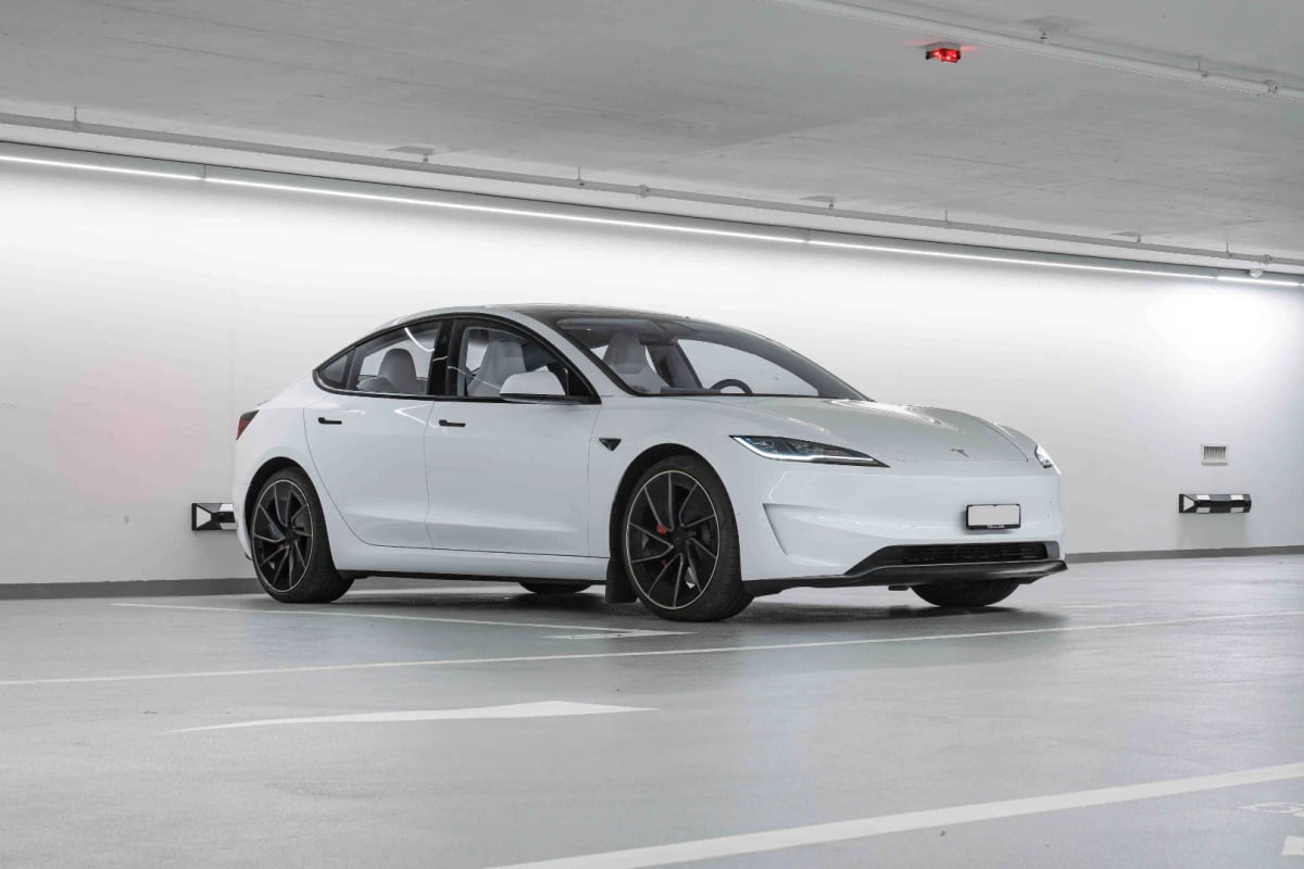 Tesla Model 3-Performance White-5.webp