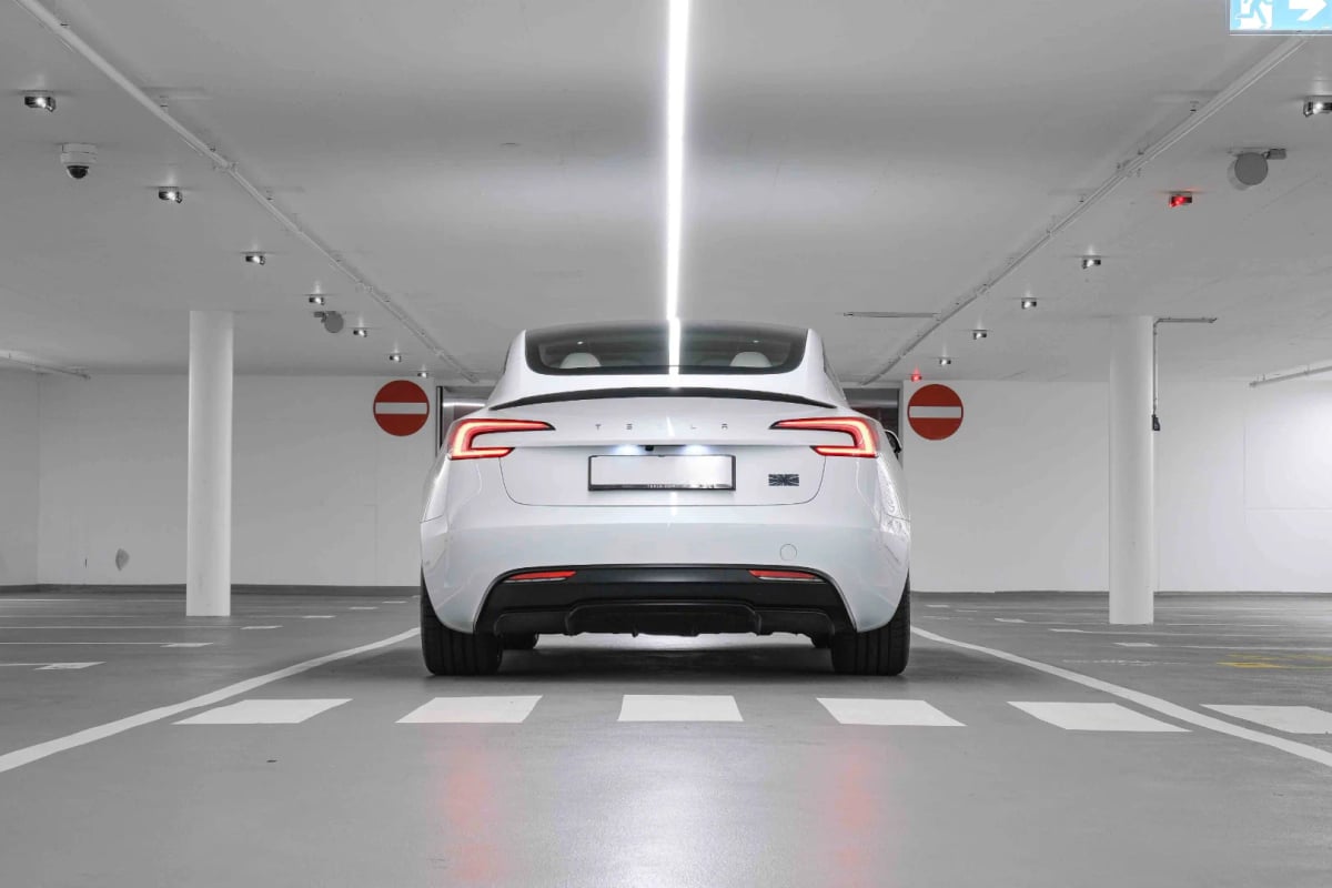 Tesla Model 3-Performance White-8.webp