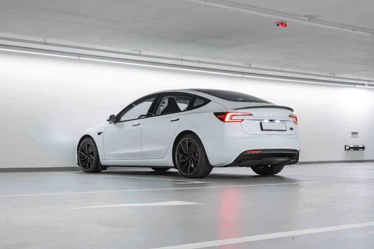Tesla Model 3-Performance White-7.webp