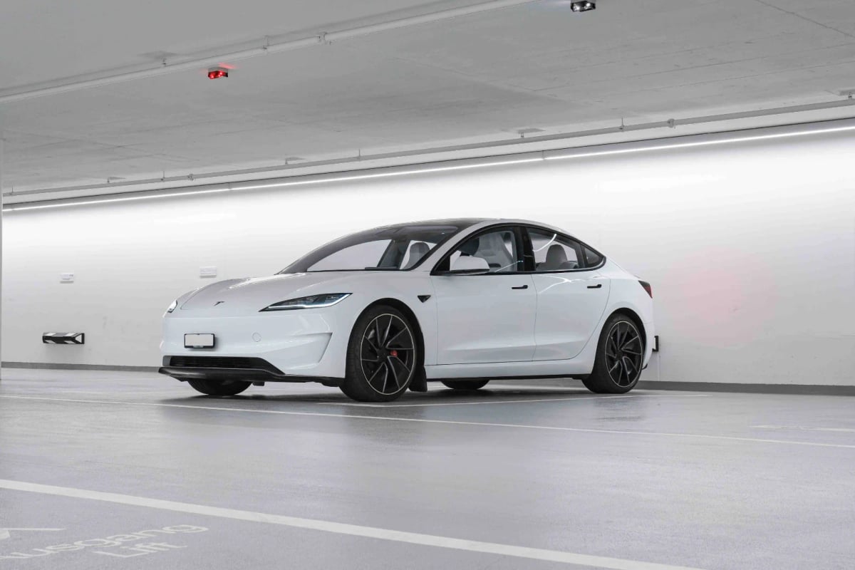 Tesla Model 3-Performance White-4.webp
