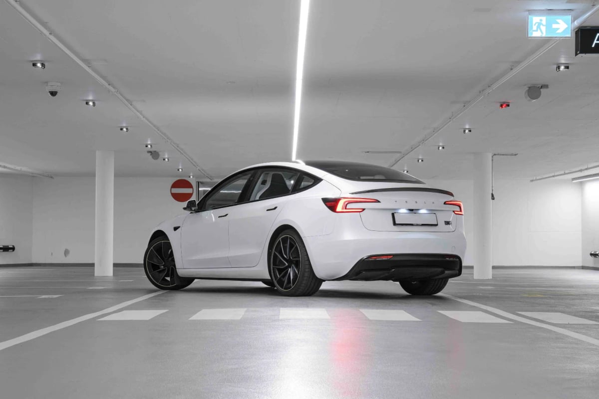 Tesla Model 3-Performance White-3.webp
