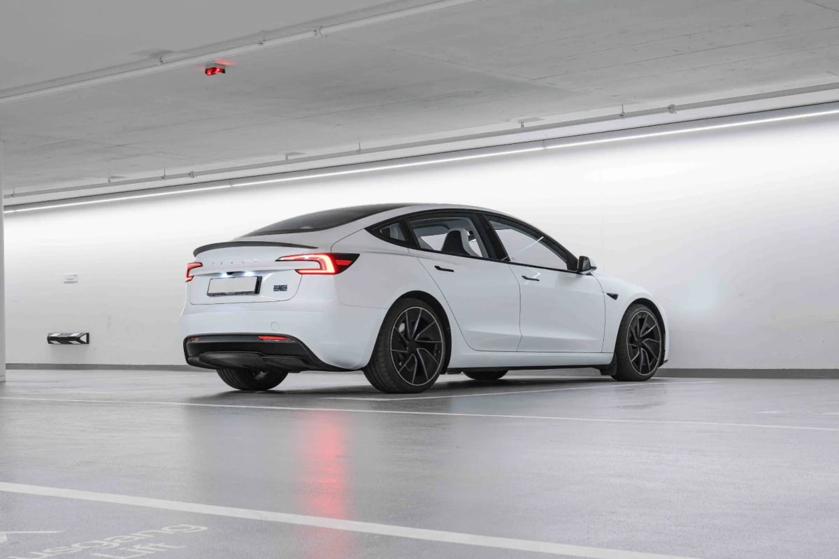 Tesla Model 3-Performance White-6.webp