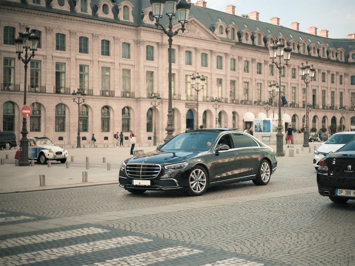 Comment profiter de Paris avec une voiture de luxe en location